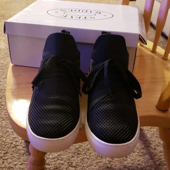 Shoes - Picture 2 of 3